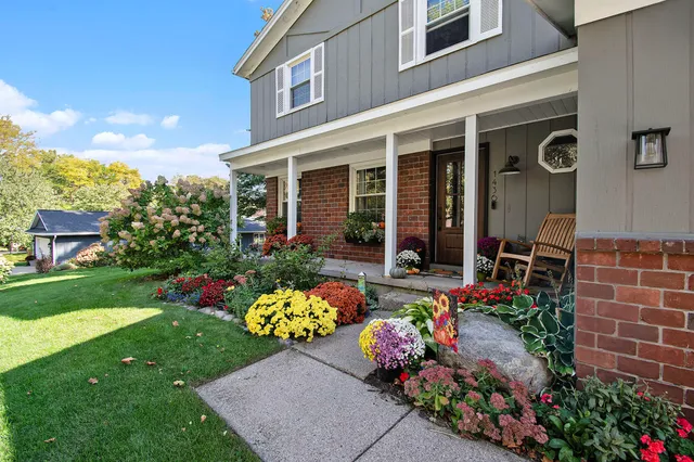 $449,900 | 1436 Banbury Avenue Northeast, Grand Rapids, MI 49505