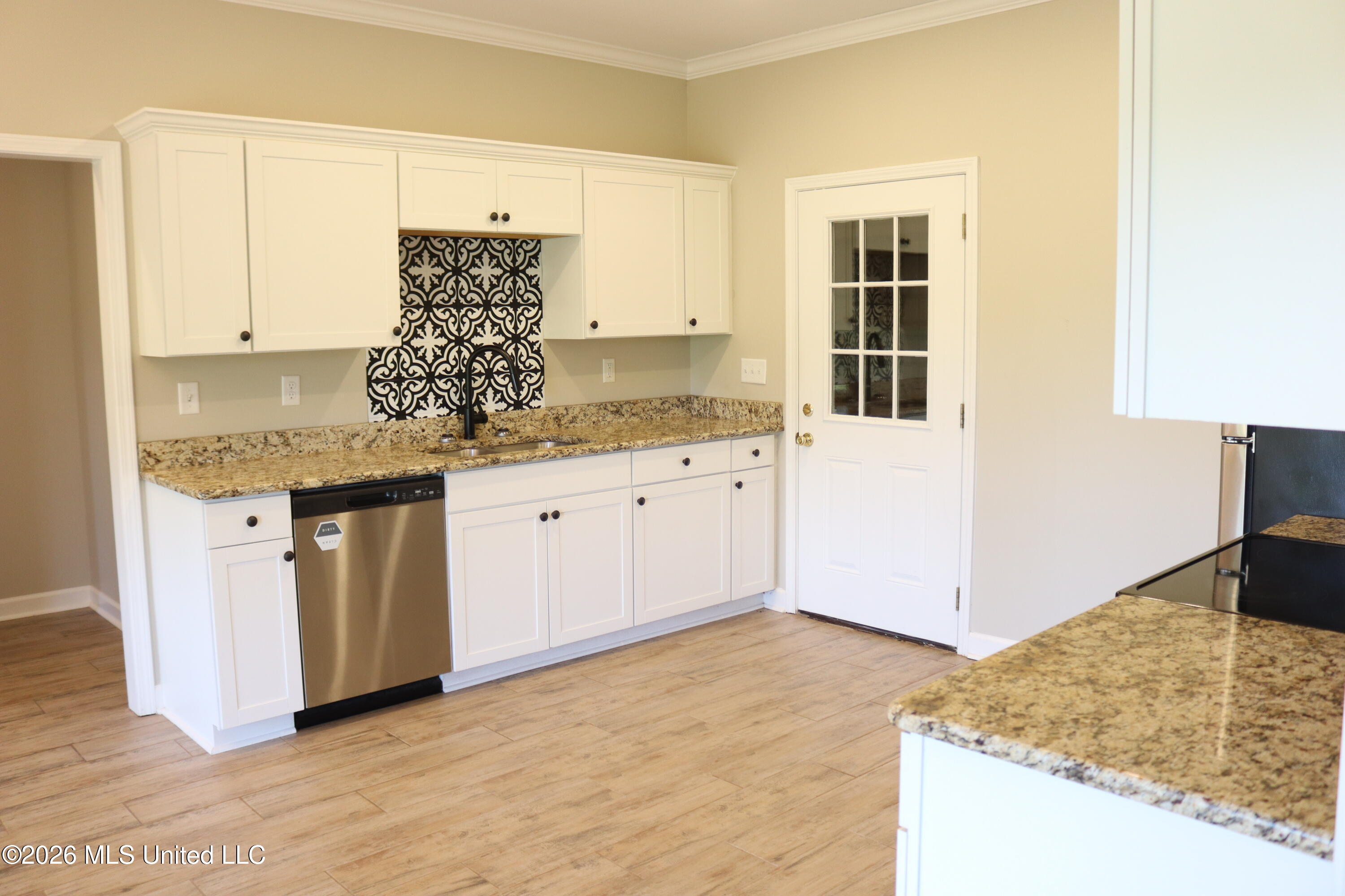 250 Liberty Loop Grenada, MS 38901 - Photo 3 of 43 Kitchen