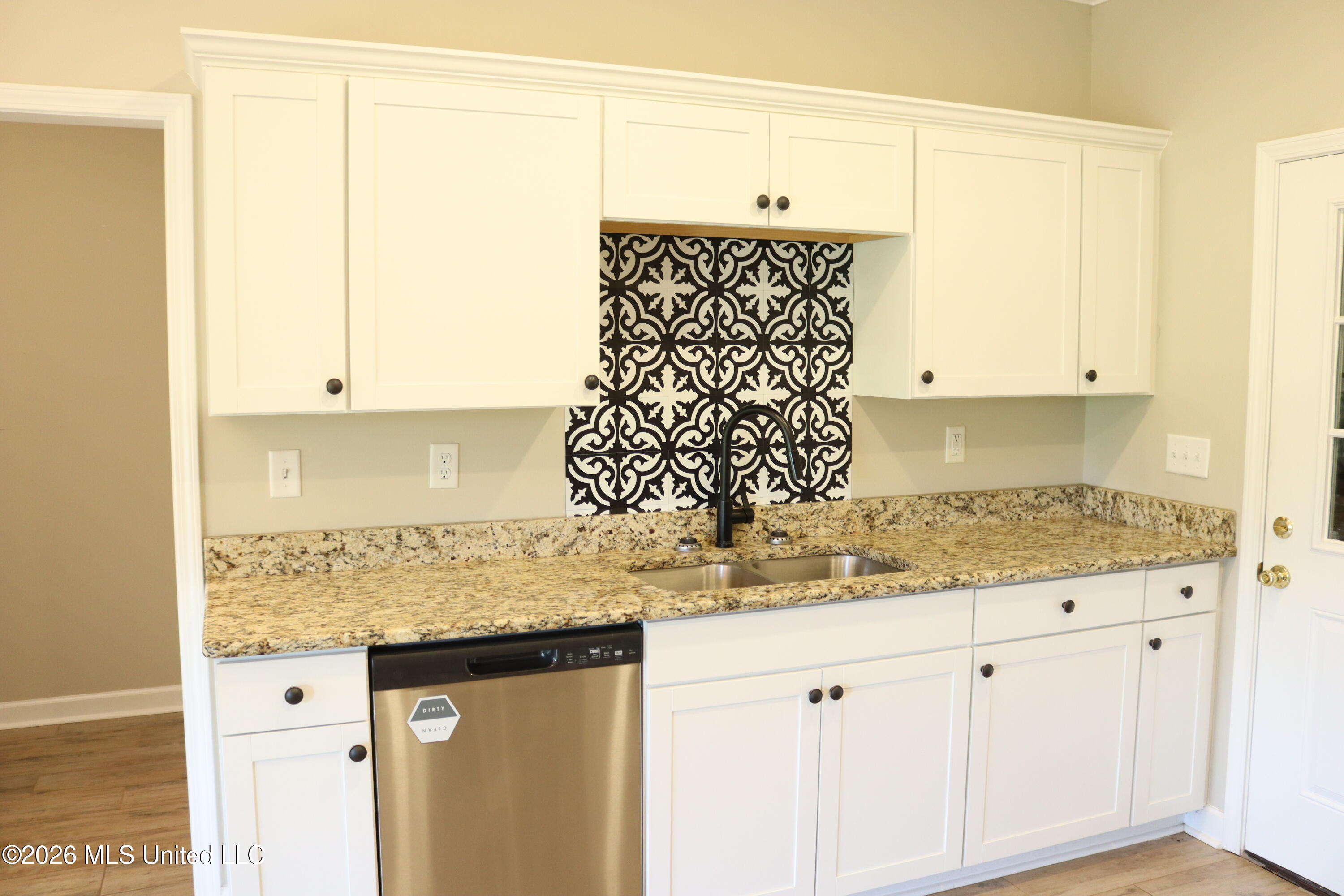 250 Liberty Loop Grenada, MS 38901 - Photo 5 of 43 Kitchen