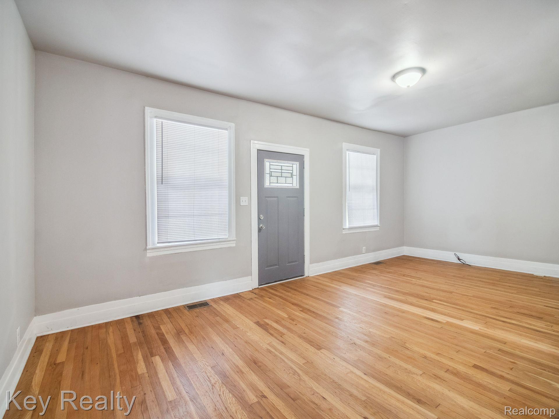 54 Oak Street River Rouge, MI 48218 - Photo 2 of 16 Living room