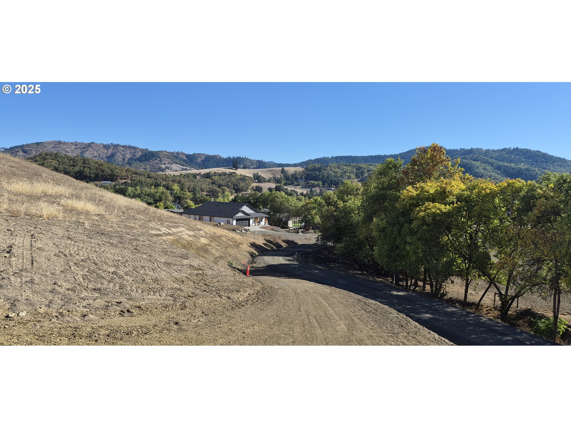 359 Ladybug Lane Roseburg, OR 97470 - Photo 7 of 13 a view of mountain view and mountain