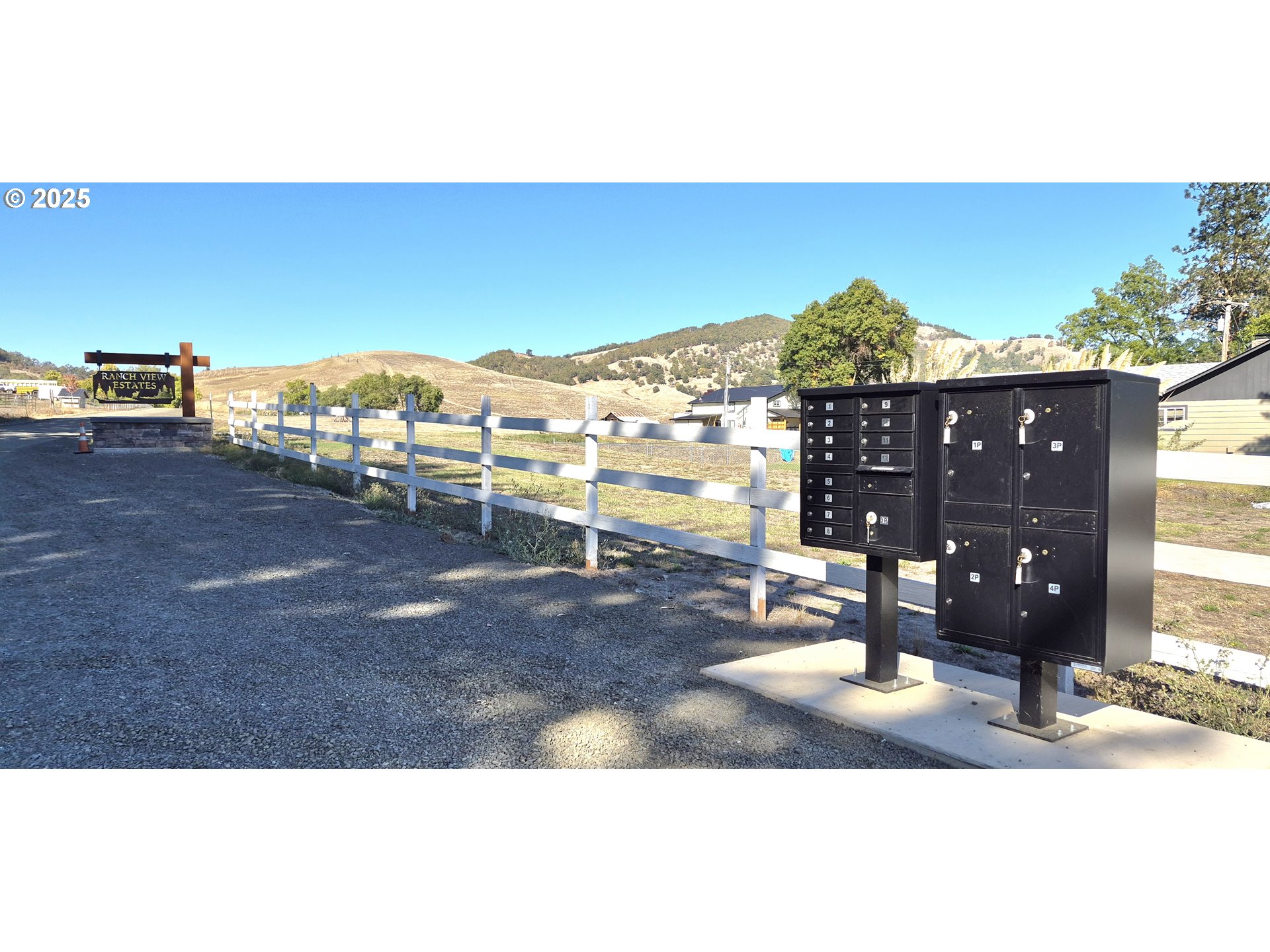 359 Ladybug Lane Roseburg, OR 97470 - Photo 10 of 13 a view of a terrace