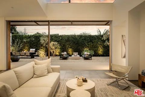 $9,600,000 | 1347 Palms Boulevard, Venice, CA 90291