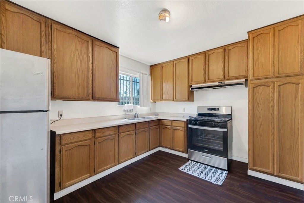 2314 West Raymond Street Compton, CA 90220 - Photo 3 of 20