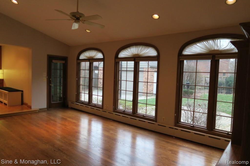 131 Moran Road Grosse Pointe, MI 48236 - Photo 5 of 27 img_0254.jpg