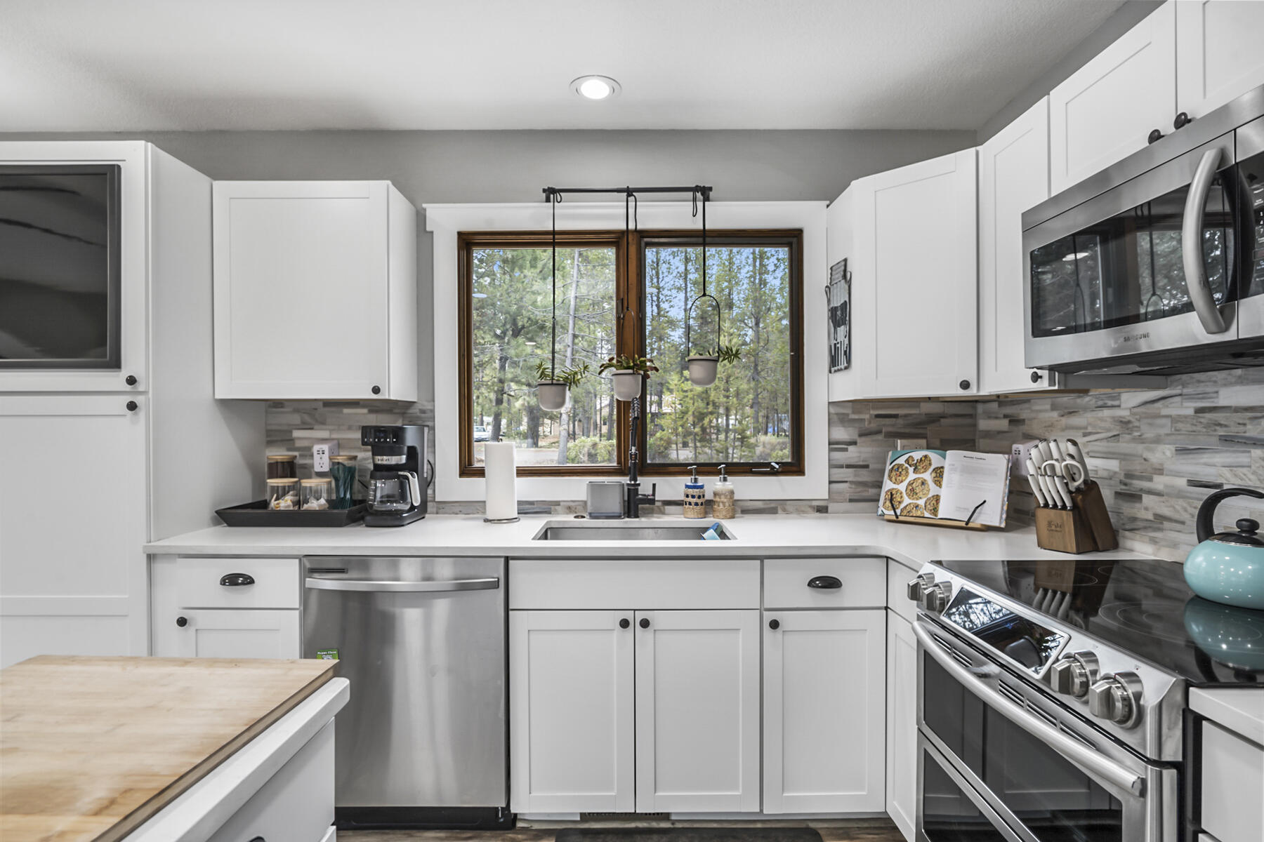 16028 Dick Road La Pine, OR 97739 - Photo 10 of 46 JH5_7845