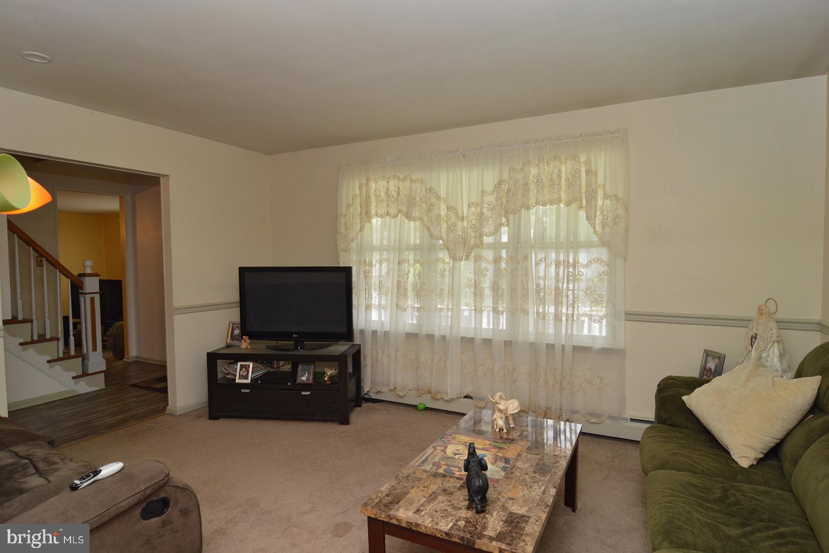 4971 Painted Sky Road Reading, PA 19606 - Photo 4 of 30 Living Room