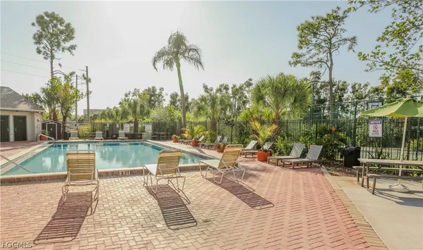 $1,050 | 2835 Winkler Avenue, Unit 216, Fort Myers, FL 33916