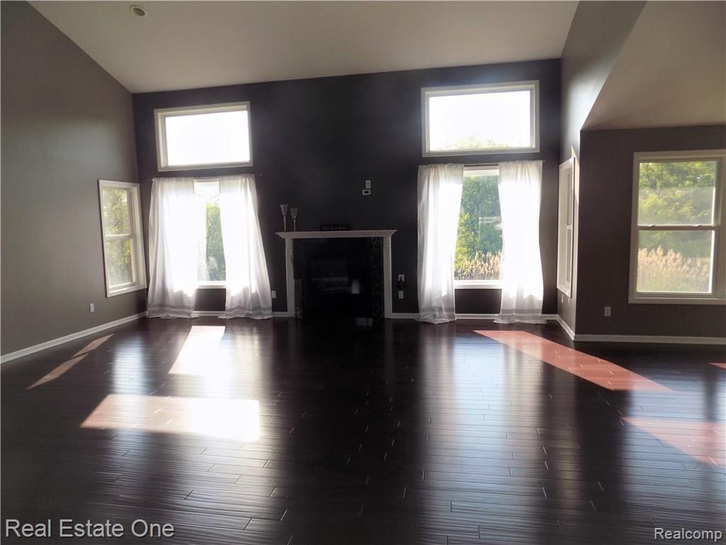 5982 Oakhill Road Ortonville, MI 48462 - Photo 10 of 36 Living Room.jpg