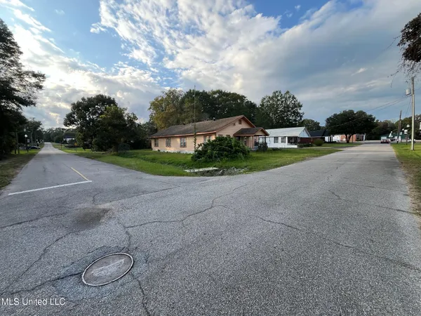 $44,900 | 107 Cypress Street, Richton, MS 39476
