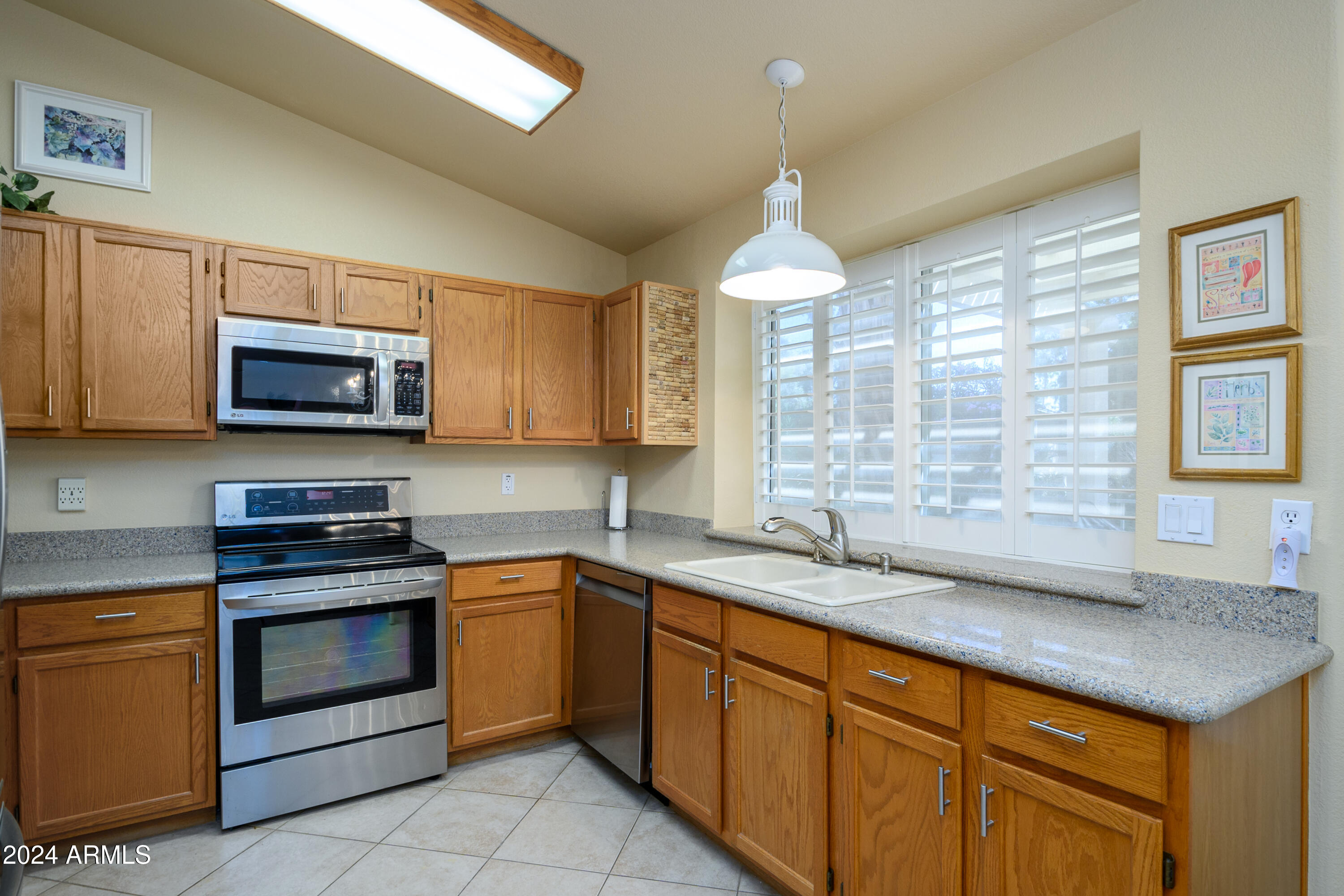 14585 West Raindance Road Surprise, AZ 85374 - Photo 29 of 41 Kitchen Granite