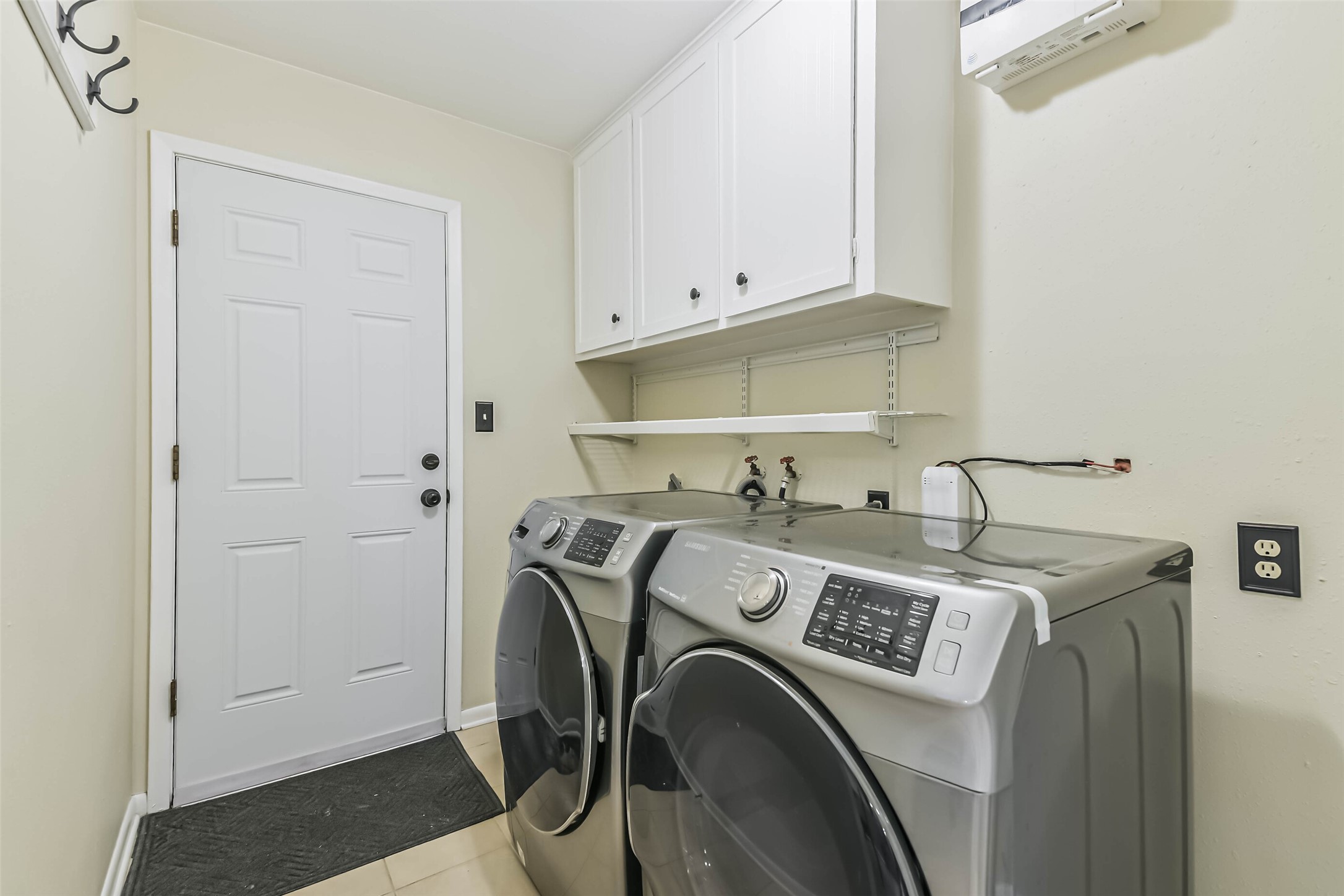 1210 Timber Lane Rosenberg, TX 77471 - Photo 20 of 48 a utility room with dryer and washer