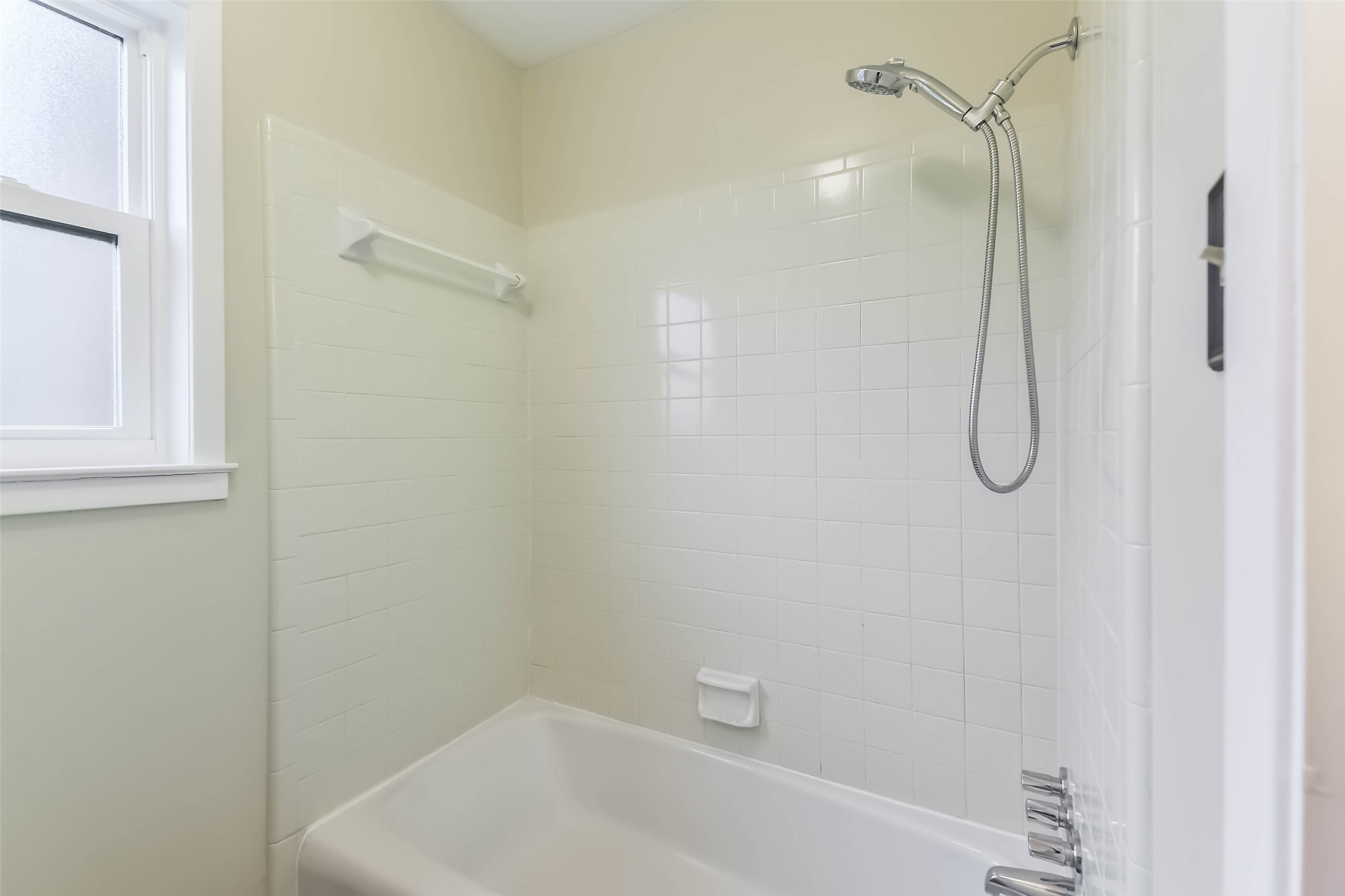 1210 Timber Lane Rosenberg, TX 77471 - Photo 36 of 48 a bathroom with a bath tub with a shower