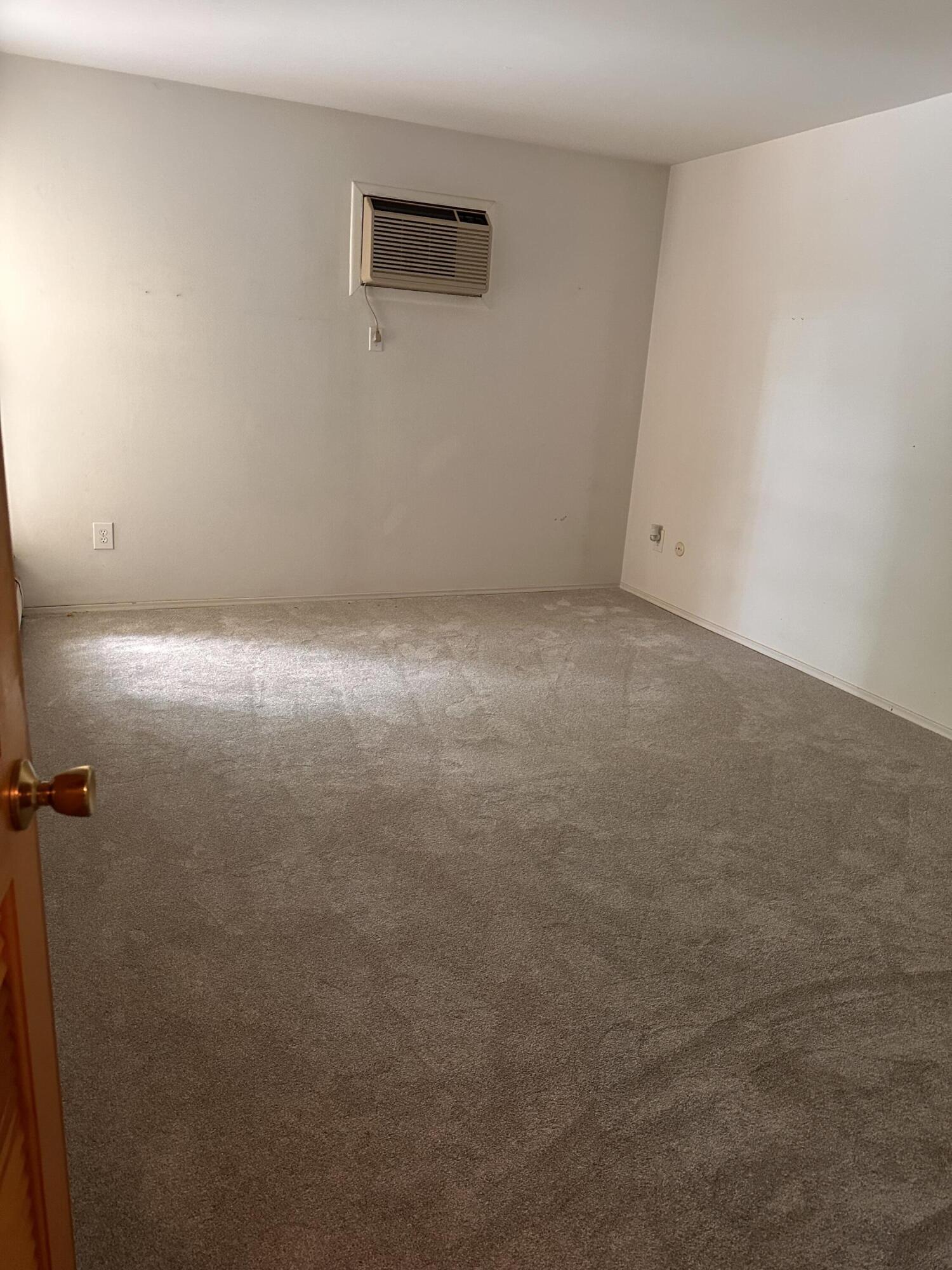 4921 North Crooks Road, Unit N10 Royal Oak, MI 48073 - Photo 11 of 24 IMG_8262