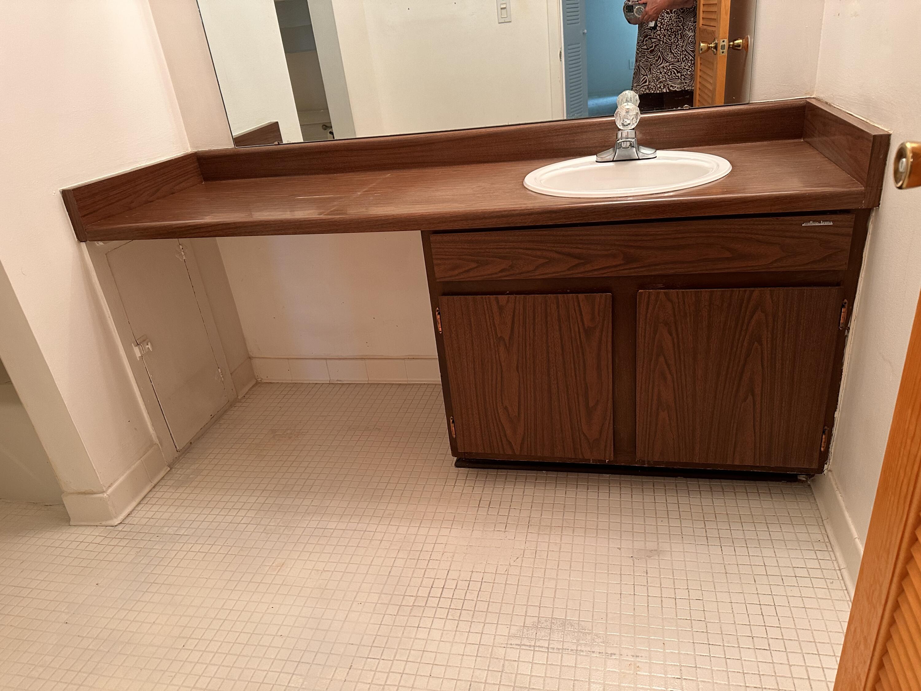 4921 North Crooks Road, Unit N10 Royal Oak, MI 48073 - Photo 16 of 24 BATHROOM