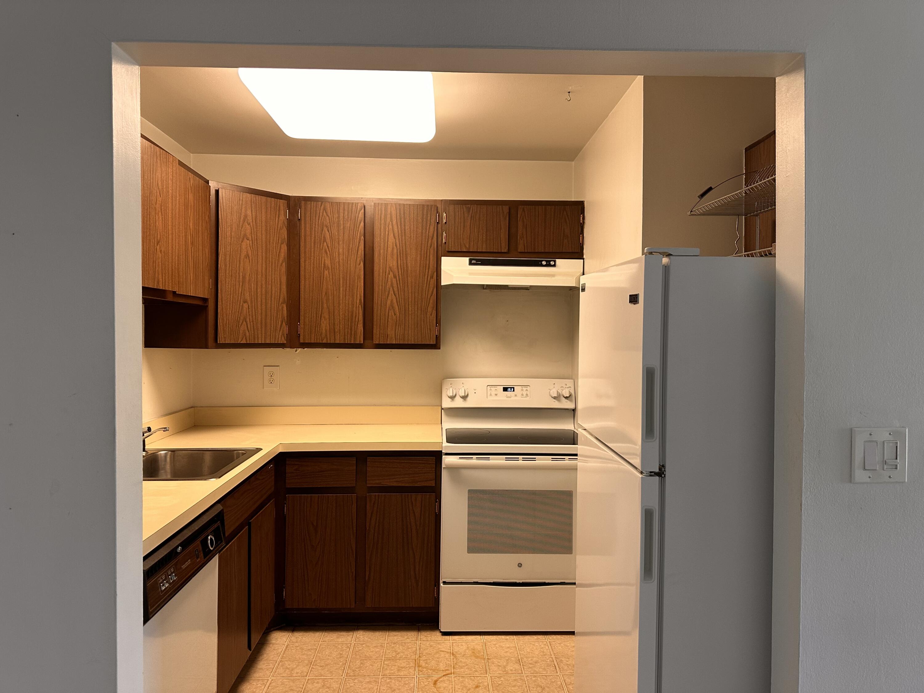 4921 North Crooks Road, Unit N10 Royal Oak, MI 48073 - Photo 10 of 24 IMG_8265