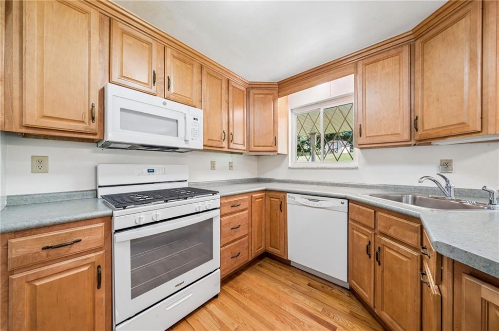 609 Brightberry Road Monroeville, PA 15146 - Photo 6 of 36 Fully equipped kitchen
