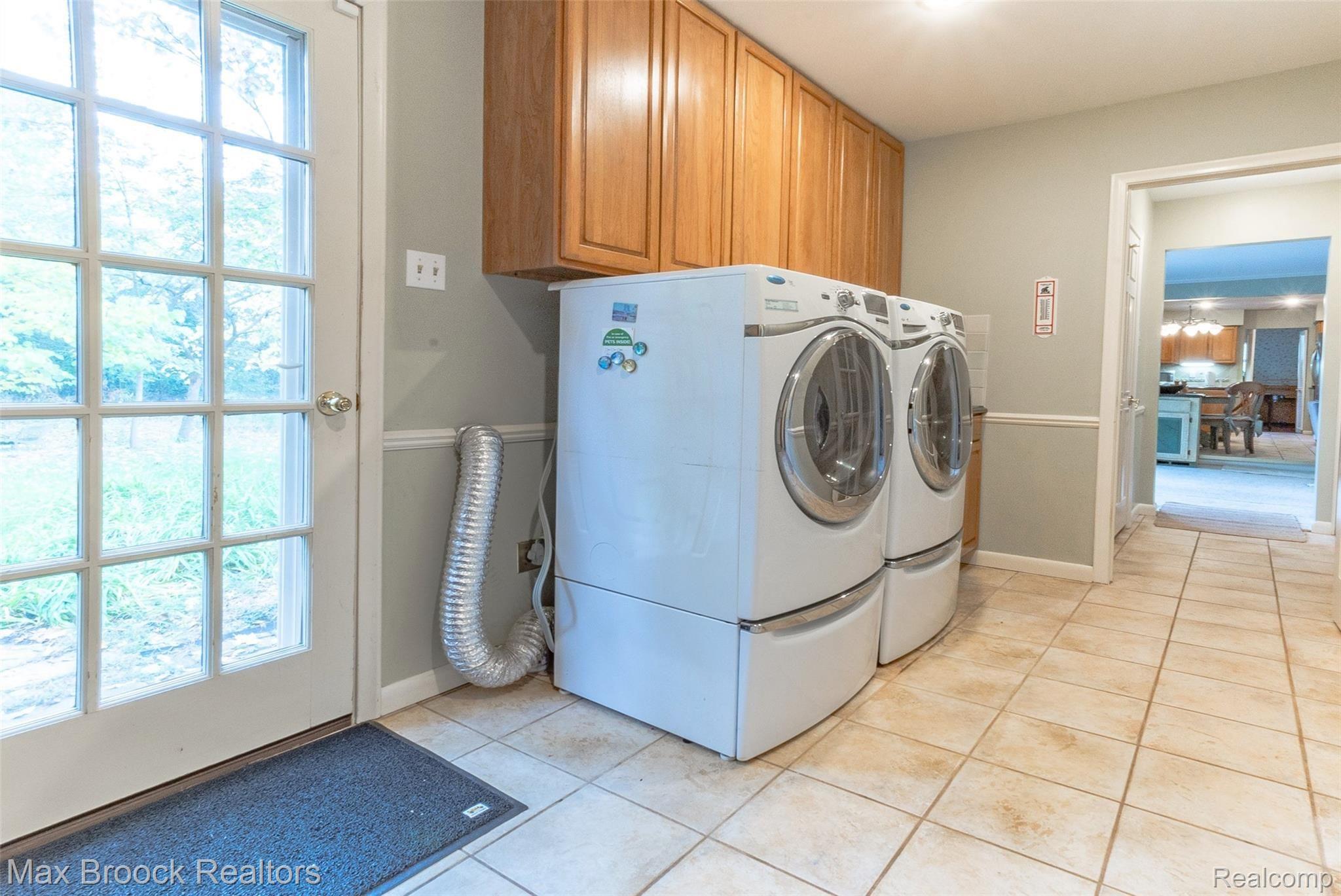 893 Foxhall Road Bloomfield Hills, MI 48304 - Photo 12 of 50 31.jpg