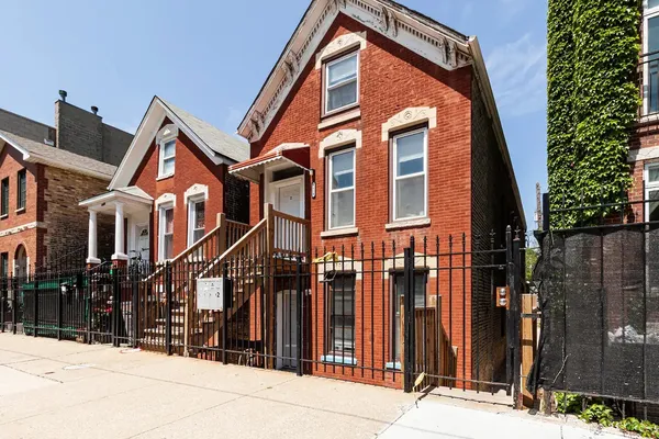 $2,150 | 1624 West Beach Avenue, Unit BF, Chicago, IL 60622