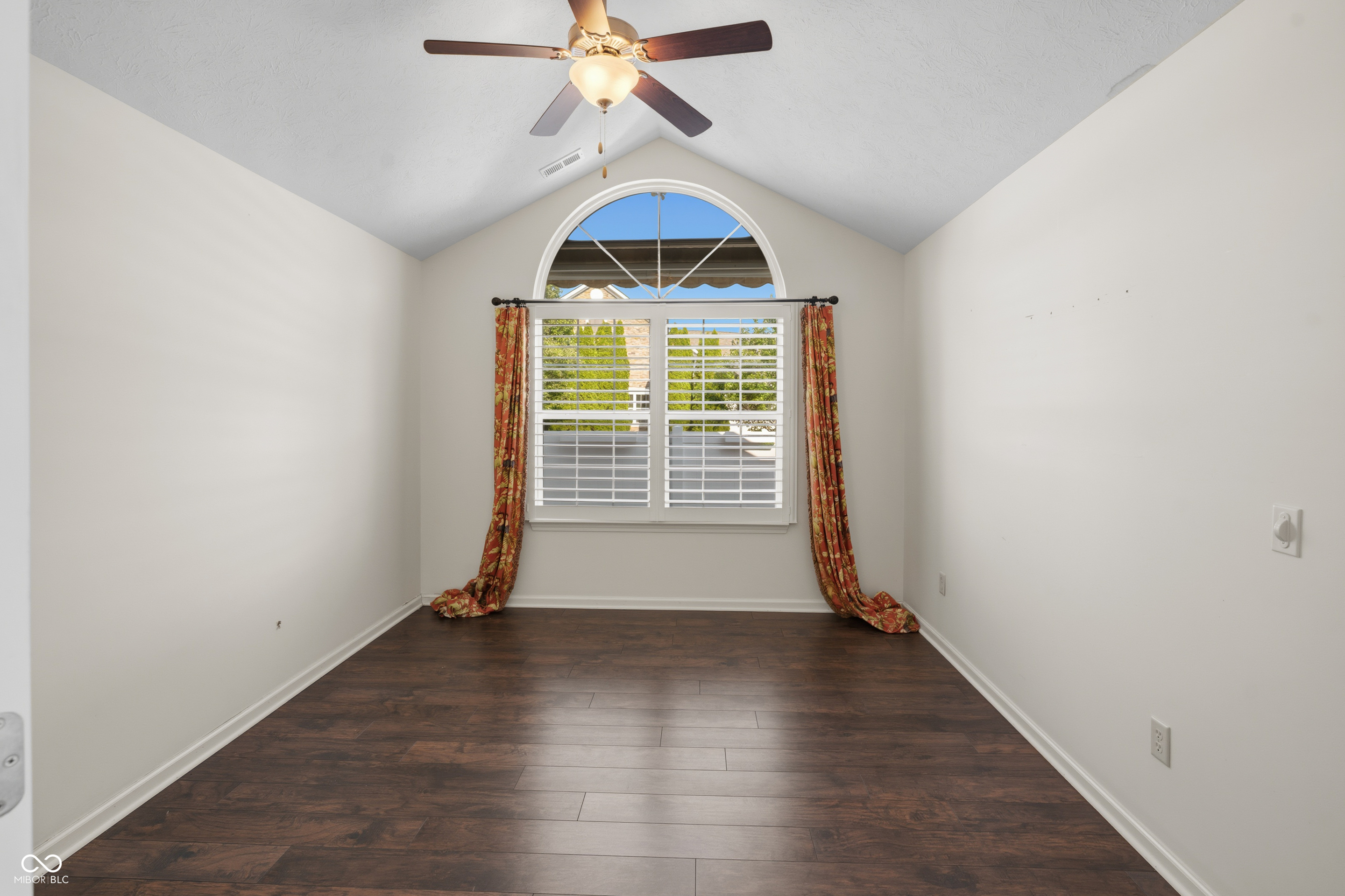 1067 Distinctive Way Greenfield, IN 46140 - Photo 9 of 25