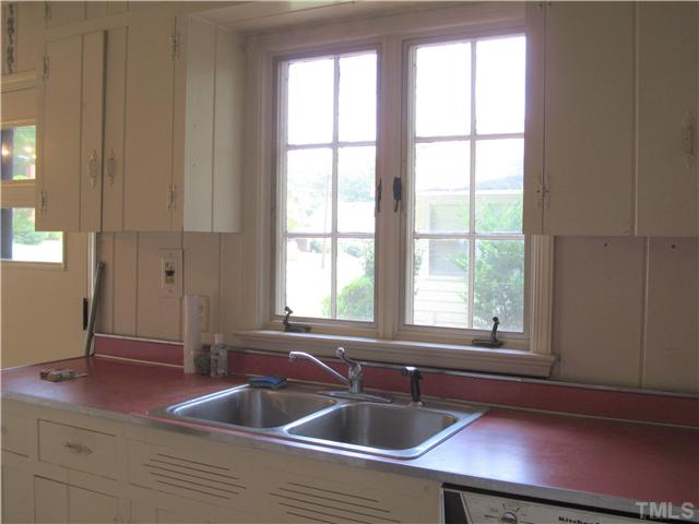 626 Smedes Place Raleigh, NC 27605 - Photo 11 of 20 Gallery Image 11