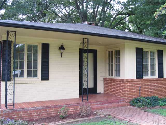 626 Smedes Place Raleigh, NC 27605 - Photo 3 of 20 Gallery Image 3
