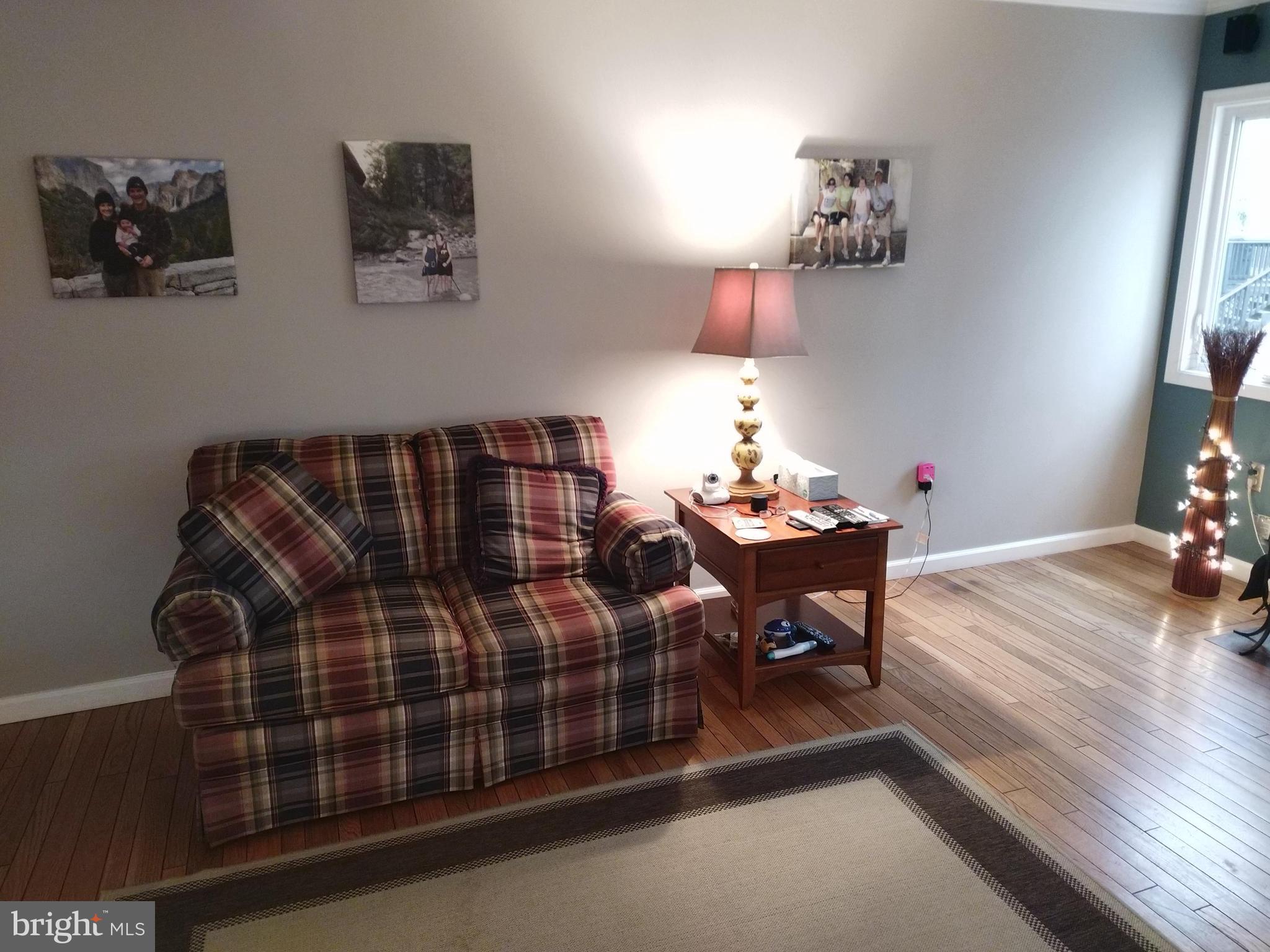 8312 Crown Court Road Alexandria, VA 22308 - Photo 11 of 68 Family room seating area