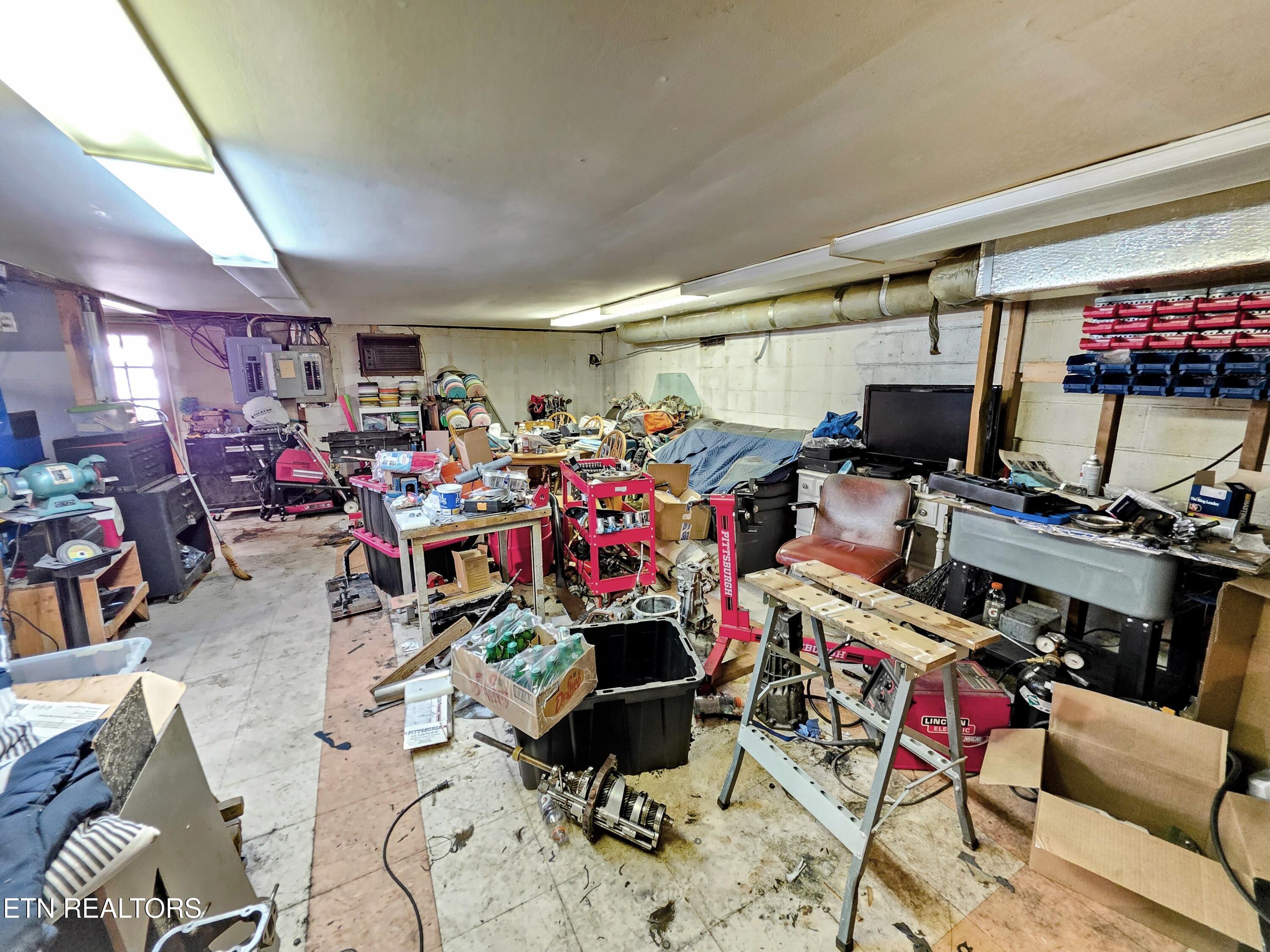 3625 Cunningham Road Knoxville, TN 37918 - Photo 30 of 35 WORKSHOP/ BASEMENT