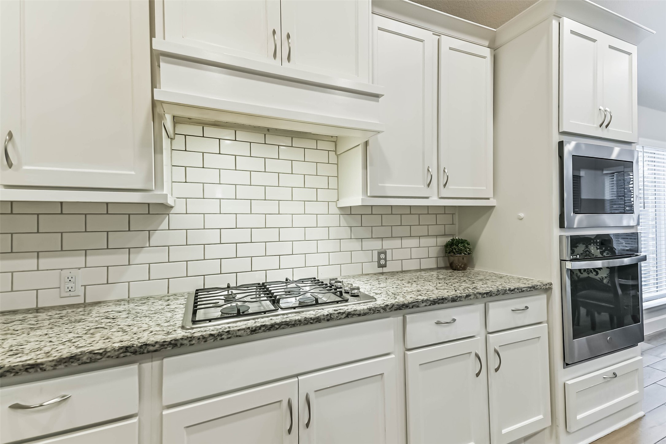 8132 Tyrell Hgts Road Magnolia, TX 77354 - Photo 12 of 40 Other features in this kitchen: elegant backsplash, gas cooktop and built-in oven.