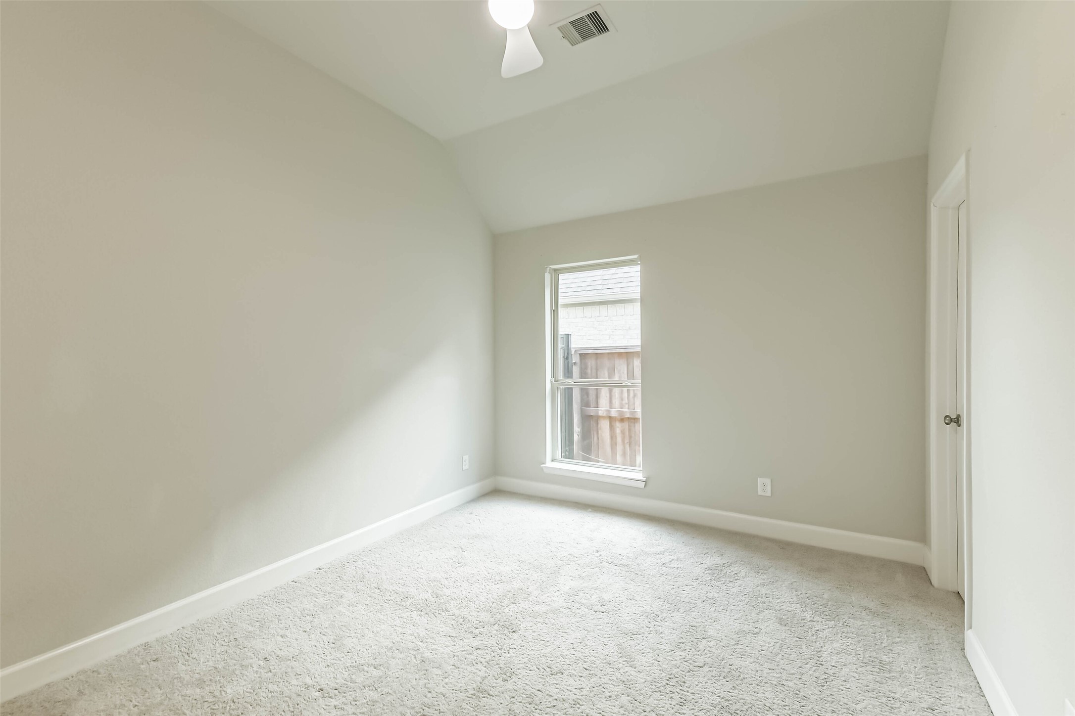 8132 Tyrell Hgts Road Magnolia, TX 77354 - Photo 21 of 40 Secondary bedroom with heigh ceiling.