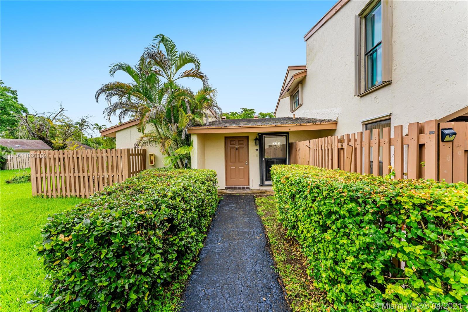 11345 Southwest 109th Road, Unit 56W Miami, FL 33176 - Photo 3 of 36 Gallery Image 3