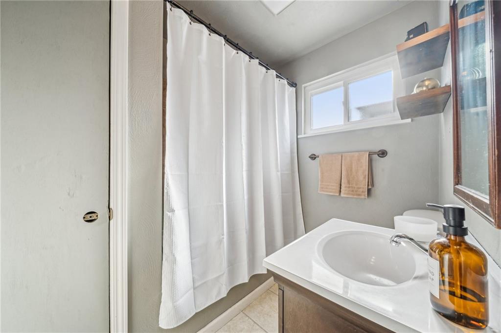 9054 Oak Street Pittsburgh, PA 15239 - Photo 6 of 18 1st Floor Full Bath