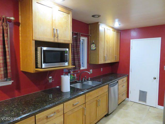 4331 Olds Road Oxnard, CA 93033 - Photo 4 of 9 kitchen