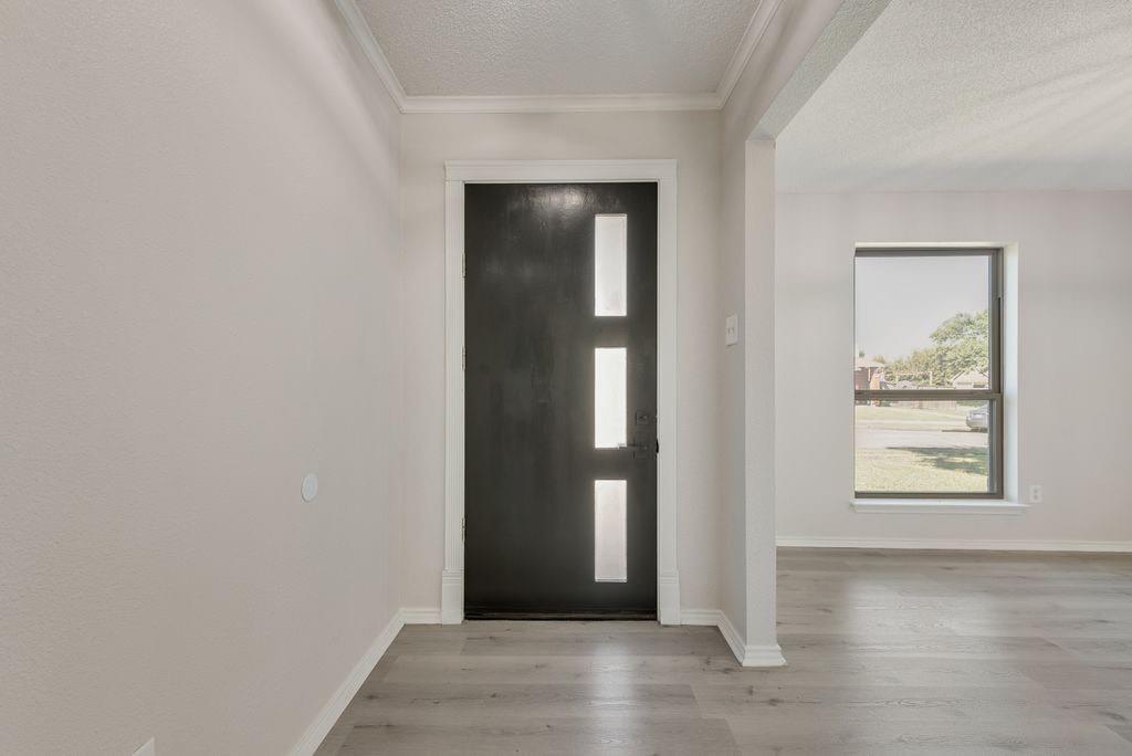 3510 Jonquil Lane Rowlett, TX 75089 - Photo 6 of 35 an empty room with windows and closet