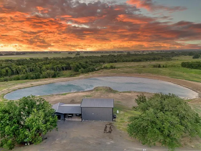 a view of yard with ocean