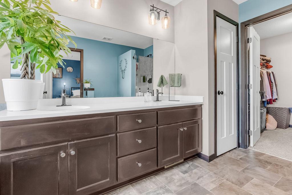 2560 County Rd H2 Mounds View, MN 55112 - Photo 26 of 35