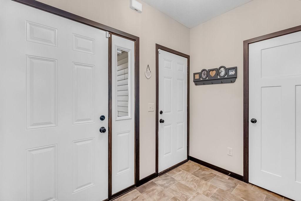 2560 County Rd H2 Mounds View, MN 55112 - Photo 3 of 35