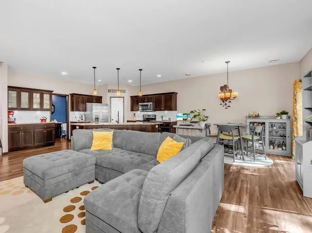 $345,000 | 2560 County Rd H2, Mounds View, MN 55112