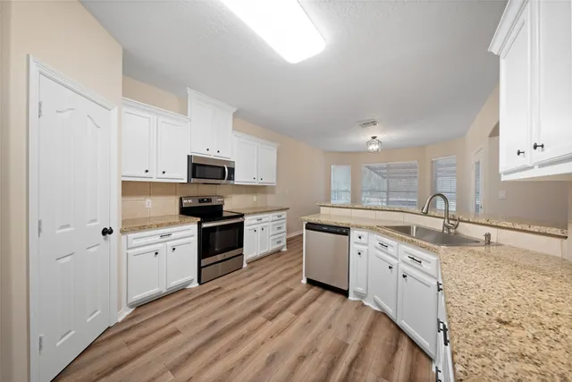 $775,000 | 18451 Hills Lake Court, Montgomery, TX 77316