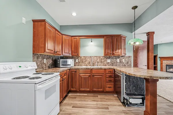 $699,900 | 5776 Creekridge Drive, Middleville, MI 49333