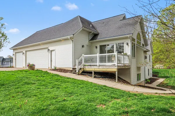 $699,900 | 5776 Creekridge Drive, Middleville, MI 49333