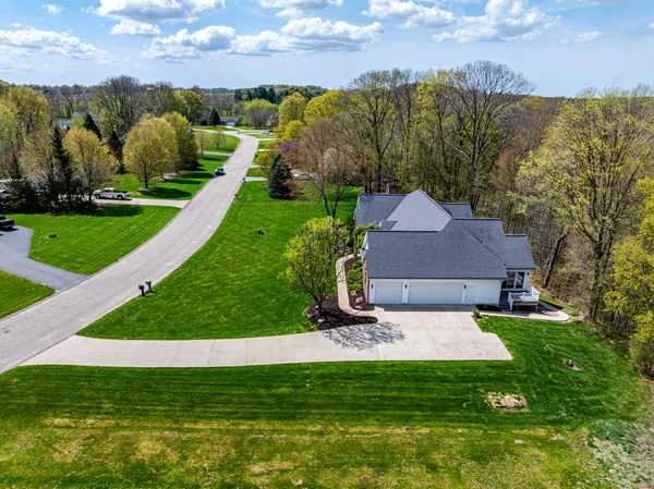 $699,900 | 5776 Creekridge Drive, Middleville, MI 49333