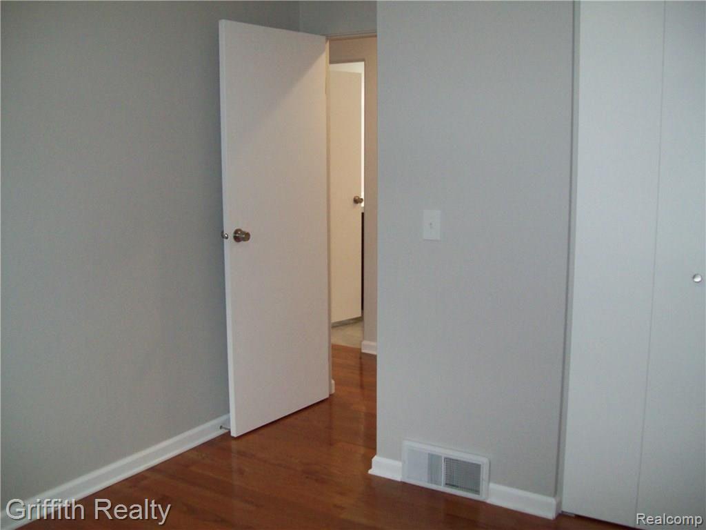 207 Byron Road Howell, MI 48843 - Photo 20 of 33