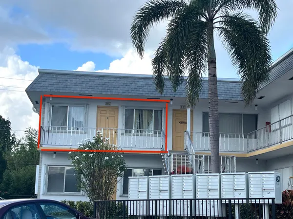 $67,000 | 2840 Cynthia Lane, Unit 207, Lake Worth Beach, FL 33461