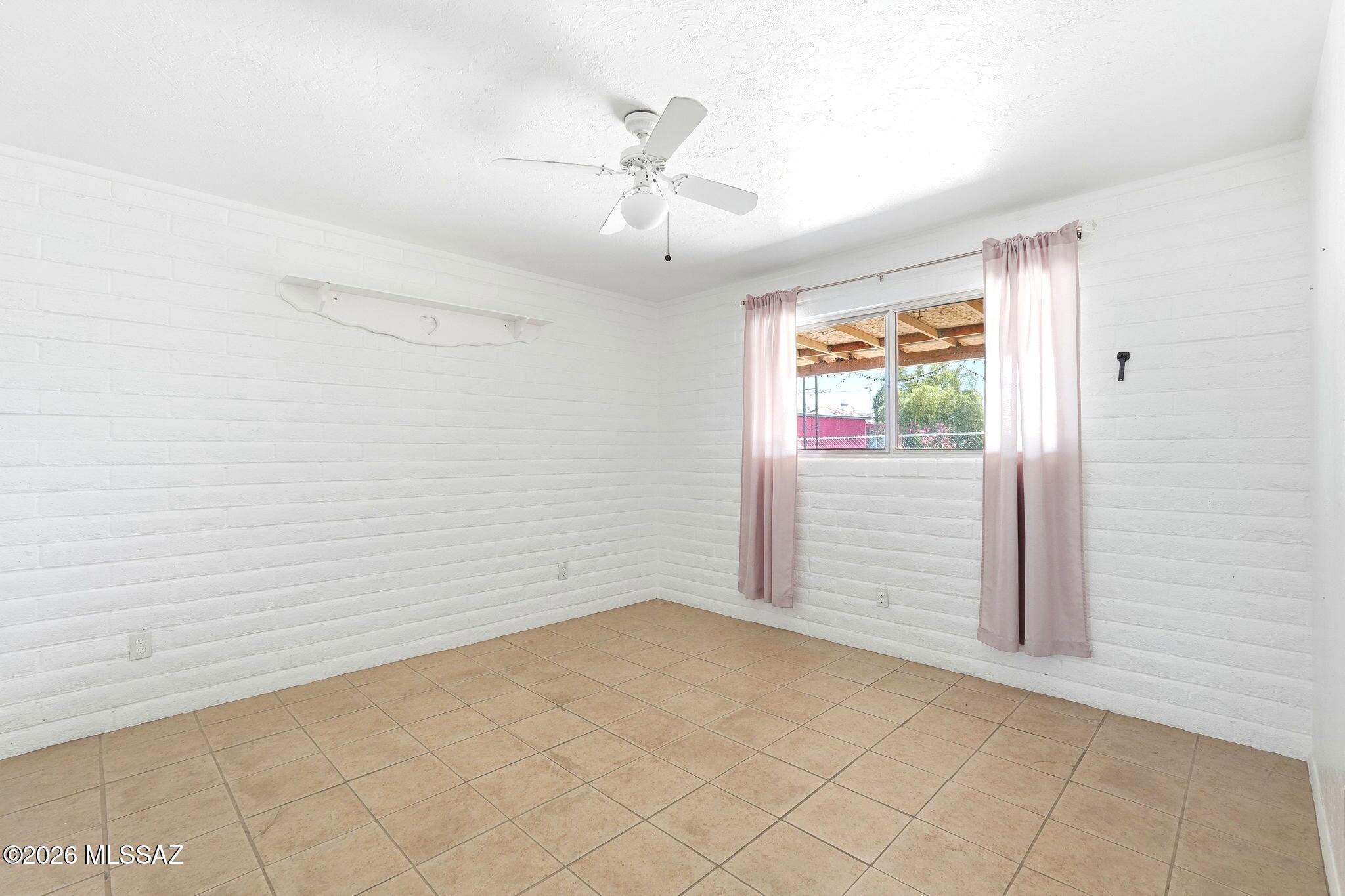 5125 South Missiondale Road Tucson, AZ 85706 - Photo 15 of 32 an empty room with windows and fan