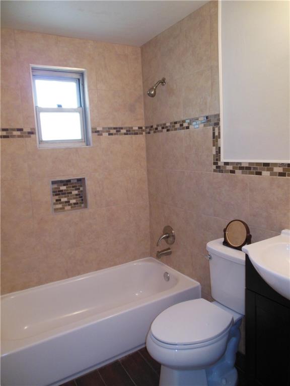 3759 Willett Road Baldwin, PA 15227 - Photo 12 of 25 NEW STEEL TUB, NEW COMMODE, TOWEL WORK FANTASTIC