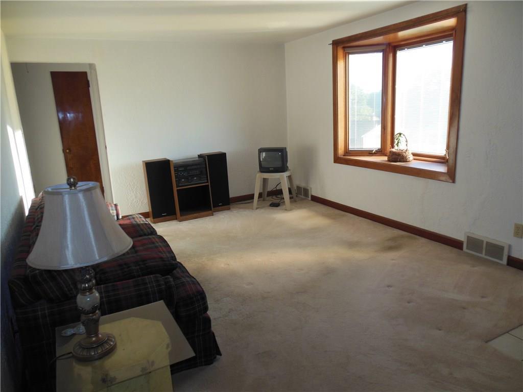 3759 Willett Road Baldwin, PA 15227 - Photo 3 of 25 Large Livingroom