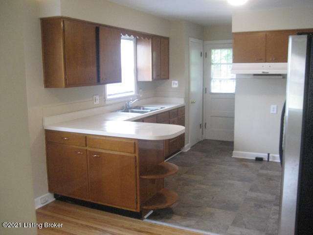 4624 Beechbrook Road Louisville, KY 40218 - Photo 4 of 17 Kitchen