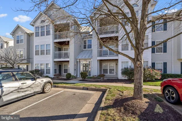 $389,900 | 7503 Calderon Court, Unit G, Alexandria, VA 22306