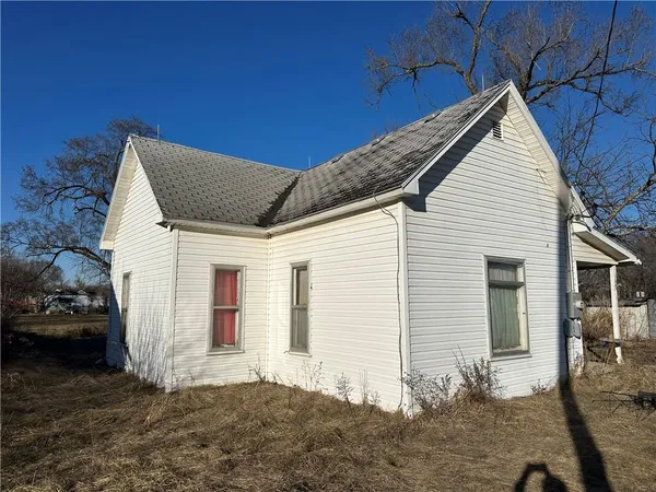 $32,000 | 307 4th Street, Ludlow, MO 64656